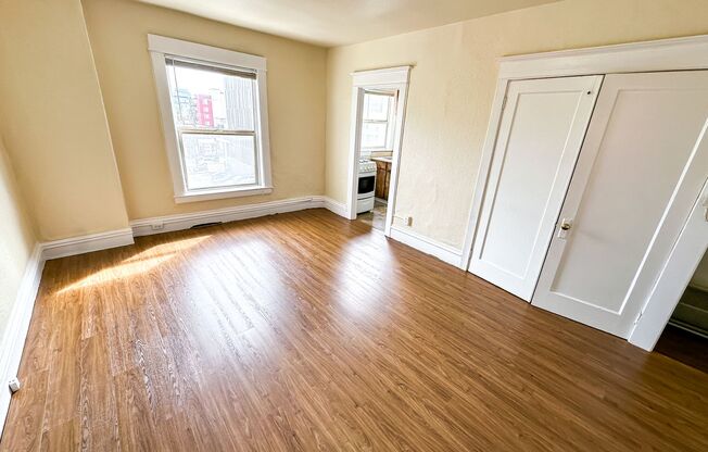 Studio, 1 bath, 380 sqft, $1,195, Unit 304