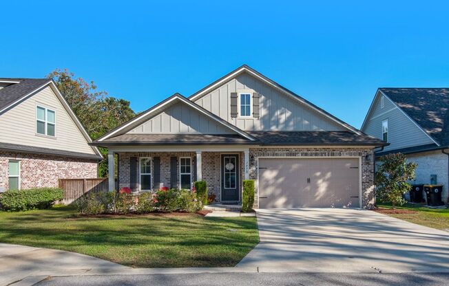 A Stunning Must-See in Hatties Grove of Niceville!