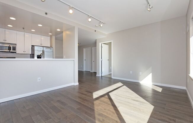 2 beds, 2 baths, 920 sqft, $3,095, Unit 303