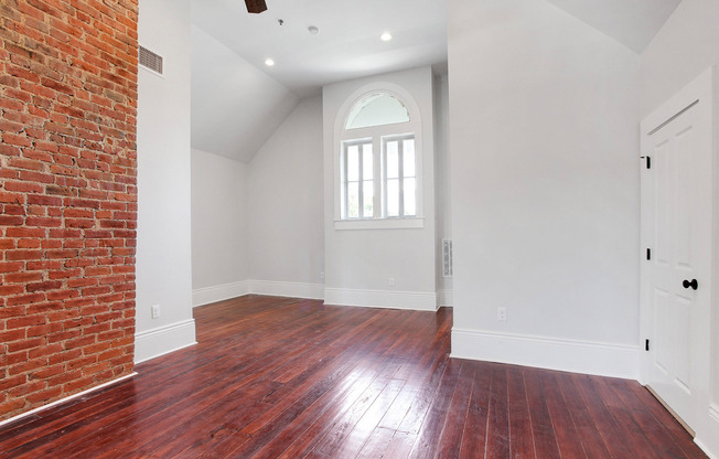 1635 Sixth