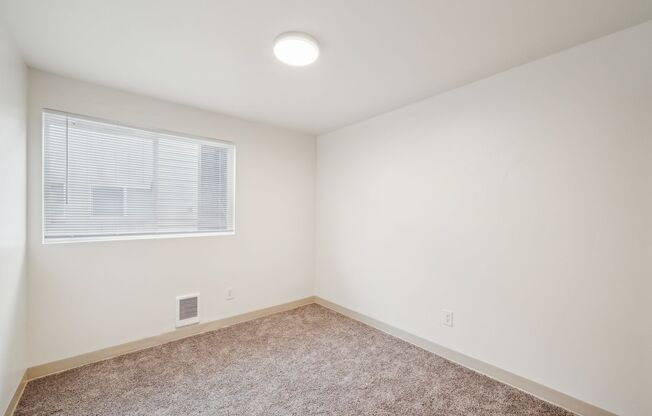 2 beds, 1 bath, 900 sqft, $1,595, Unit 16