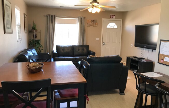 3 beds, 2 baths, $1,525