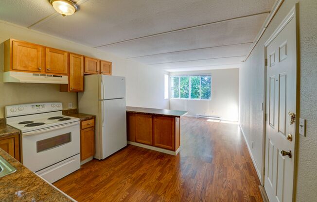 2 beds, 1 bath, 690 sqft, $1,700, Unit 300