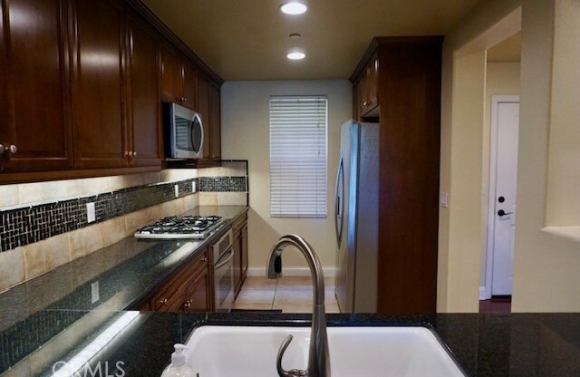 2 beds, 2 baths, 1,090 sqft, $4,600, Unit 120