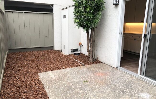 2 beds, 1.5 baths, 1,000 sqft, $3,595, Unit 27