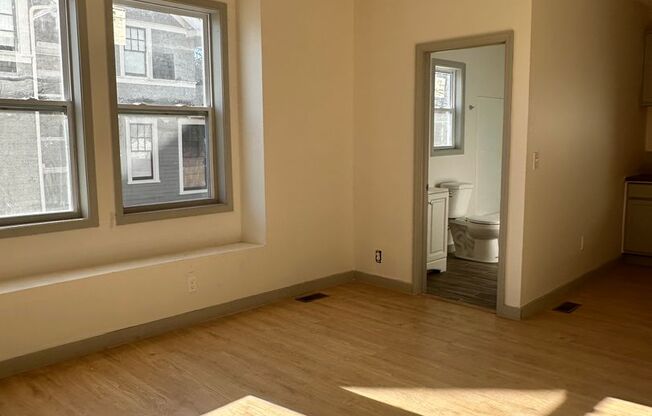 1 bed, 1 bath, $1,350, Unit APARTMENT 3