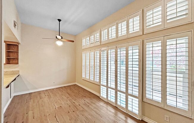 Charming 2BD/2BA Townhouse in Clairemont Mesa with W/D, A/C, & Swimming Pool!