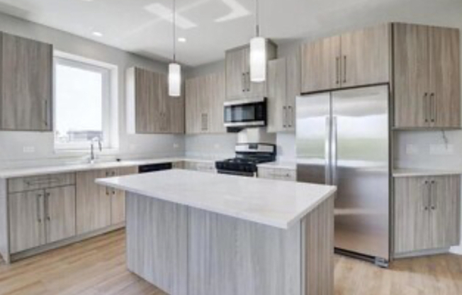 6322 W Irving Park Rd 4