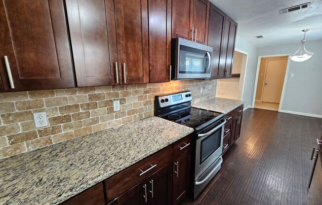 216 WESLEY DR