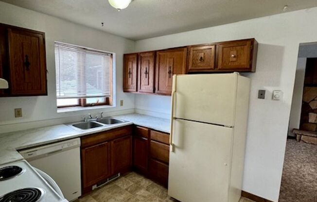 2 beds, 1 bath, $1,825