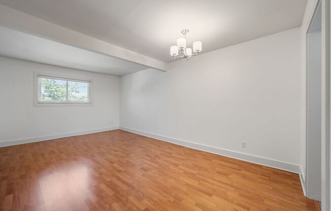 Available now: 2 Bed/1 Bath Hyde Park Condo – Walk to UT & Downtown!