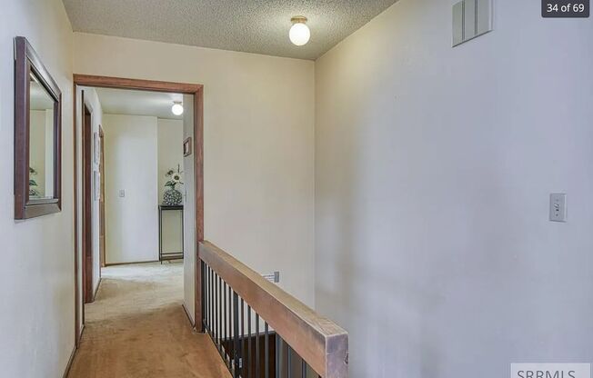 3 beds, 2 baths, $1,995, Unit Unit 1 - Upstairs