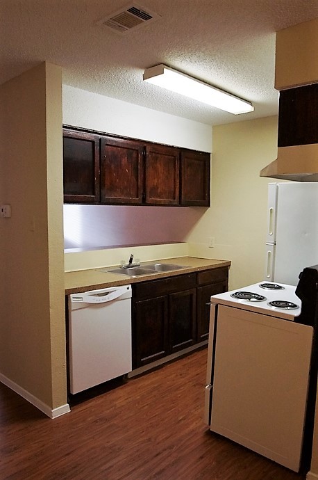 Studio, 1 bath, 500 sqft, $850, Unit 108
