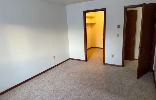 2 beds, 1 bath, 900 sqft, $750, Unit 2