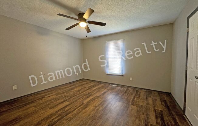 2 beds, 1 bath, 941 sqft, $875, Unit A