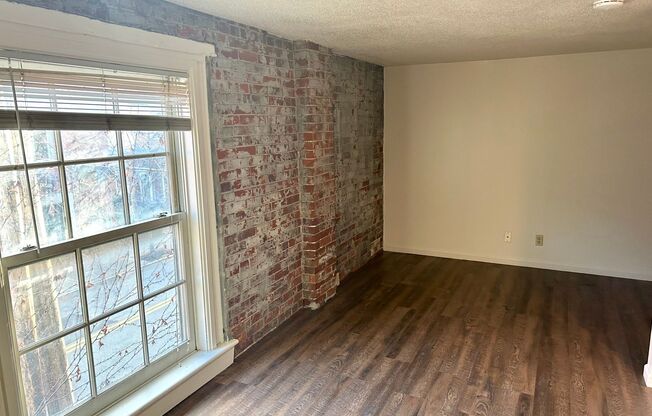 Studio, 1 bath, 415 sqft, $800, Unit 215