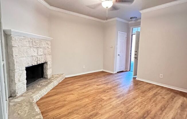 2 beds, 2 baths, $1,595, Unit Unit 811