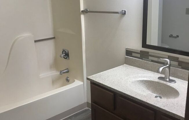 3 beds, 1 bath, 1,040 sqft, $1,695, Unit 3172-304