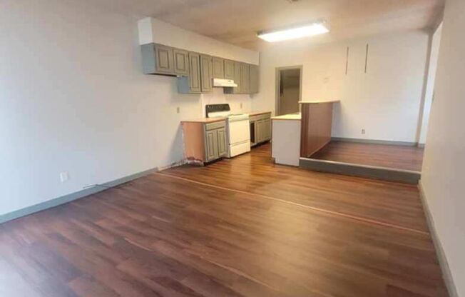 $795 - 2 bed 1 bath - Single Family Home