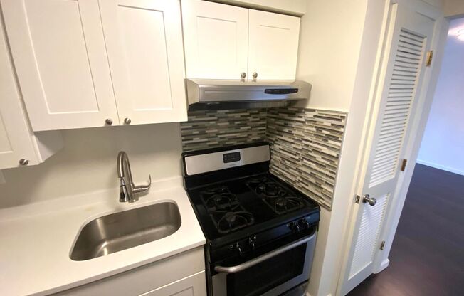 1 bed, 1 bath, 700 sqft, $2,400, Unit 306