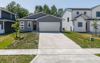 Great 3 Bedroom Single-Family Home in Urbandale