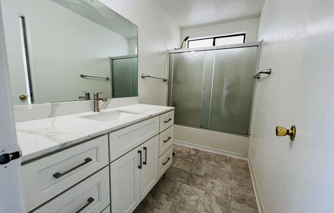 2 beds, 1 bath, $1,850, Unit 2