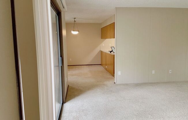 2 beds, 1 bath, 1,152 sqft, $1,695, Unit 17