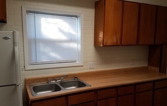 2 beds, 1 bath, $1,400