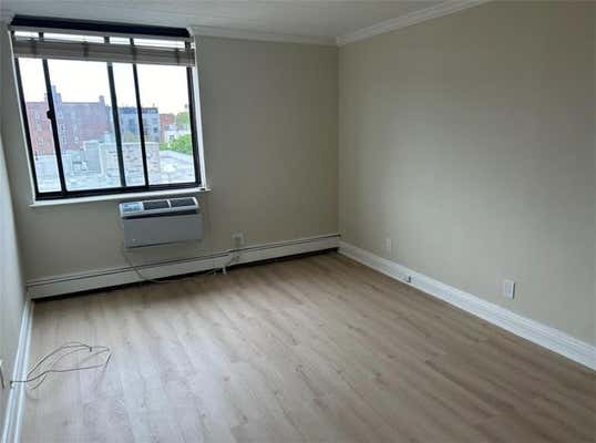 9921 4 AVE