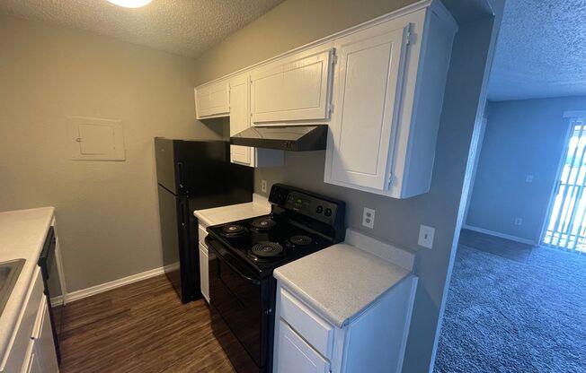 2 beds, 2 baths, 920 sqft, $985, Unit 24B