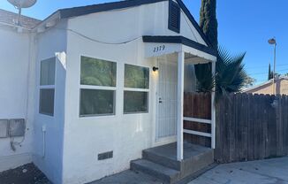 BEAUTIFUL UPDATED DUPLEX 2 BED & ONE BATH!