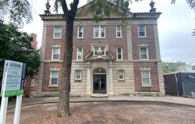 Charming Historic Apartments Steps from Piedmont Park