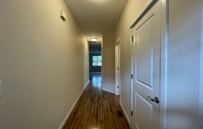 4Bd/3Ba Traditional Hillsboro Home in the Brookwood Neighborhood ~ Close to Nike ~ 2 Car Garage, Washer/Dryer Included!!!