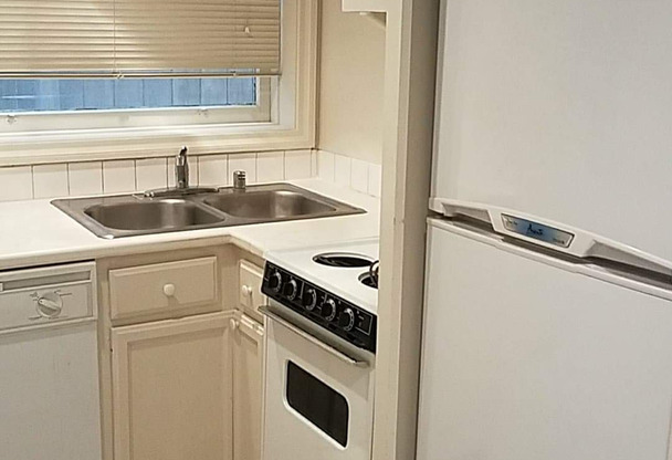 Studio, 1 bath, $1,300, Unit 2