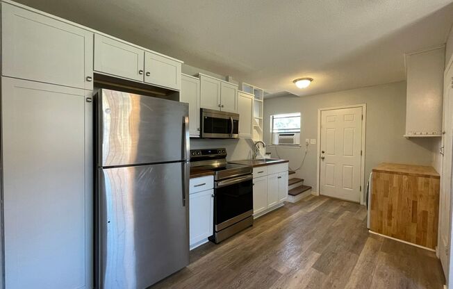 1 bed, 1 bath, $1,250, Unit # B