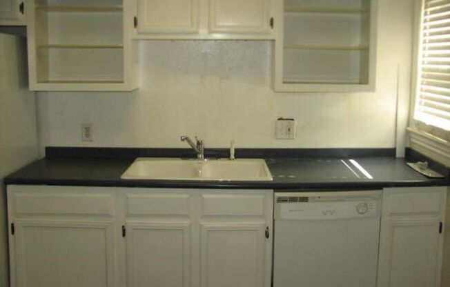 2 beds, 1 bath, $1,895, Unit Apt# 6460