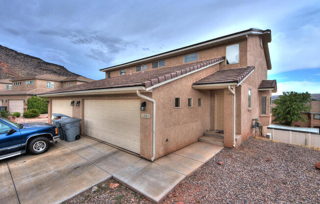 Great 4 Bedroom Home in Las Hurdes! New Flooring and Paint