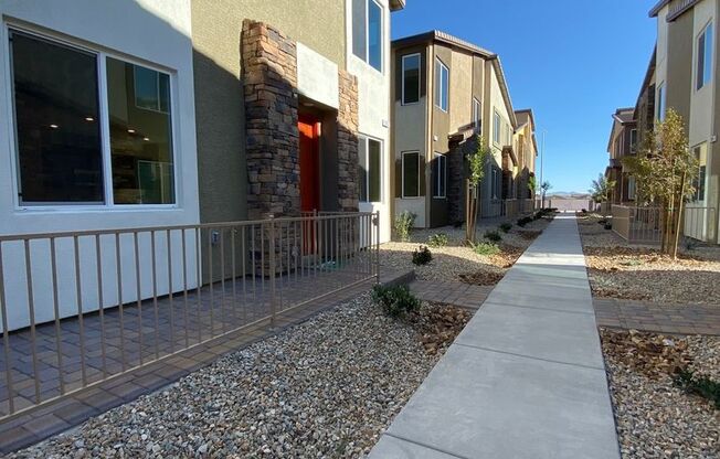 Spacious Townhouse with Loft & Rare 3-Car Garage!