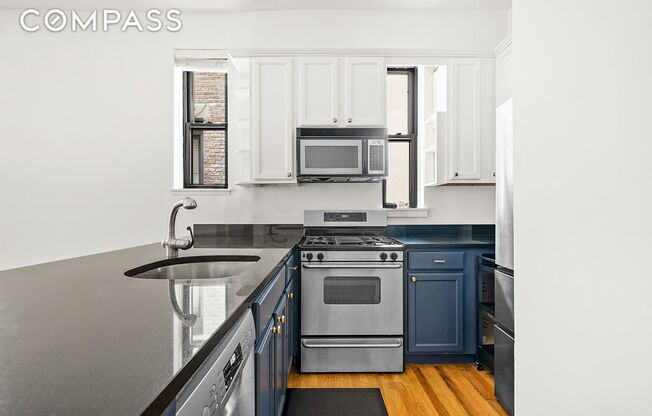 360 W 21 ST