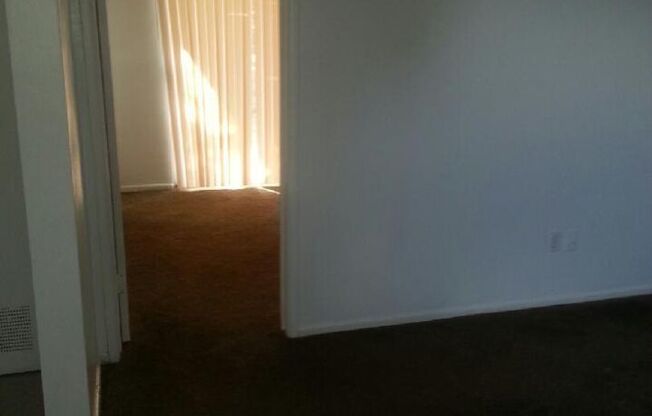 2 beds, 1 bath, $1,895, Unit # #B