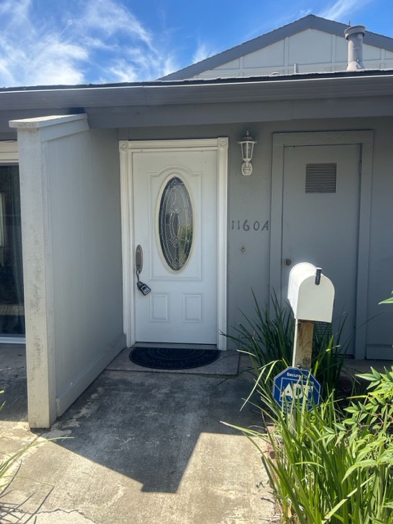 Afordable and spacious Concord 2/1 townhome
