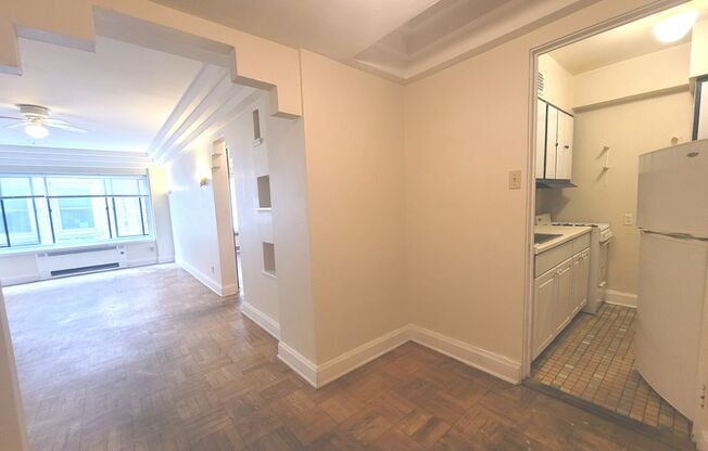 1 bed, 1 bath, $1,075, Unit 307