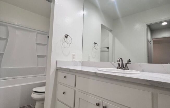 1 bed, 1 bath, $2,150, Unit E3