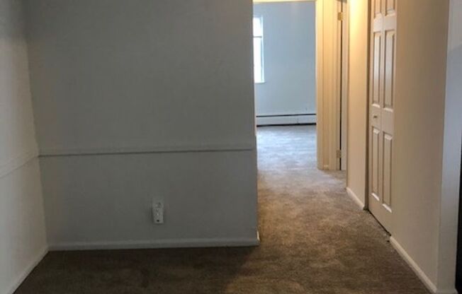 1 bed, 1 bath, 770 sqft, $1,085, Unit 00 - K-12