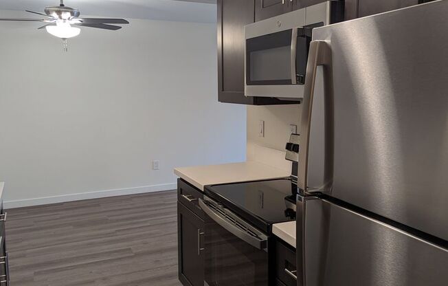 2 beds, 1 bath, 810 sqft, $2,095, Unit E107