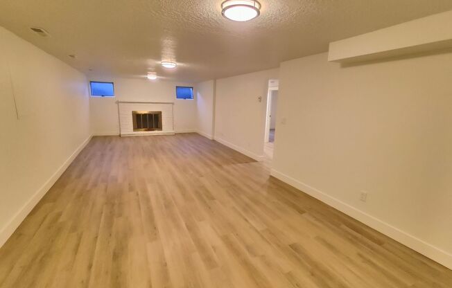 2 beds, 1 bath, 1,422 sqft, $1,600, Unit 2772 S Sonnet Drive Unit B