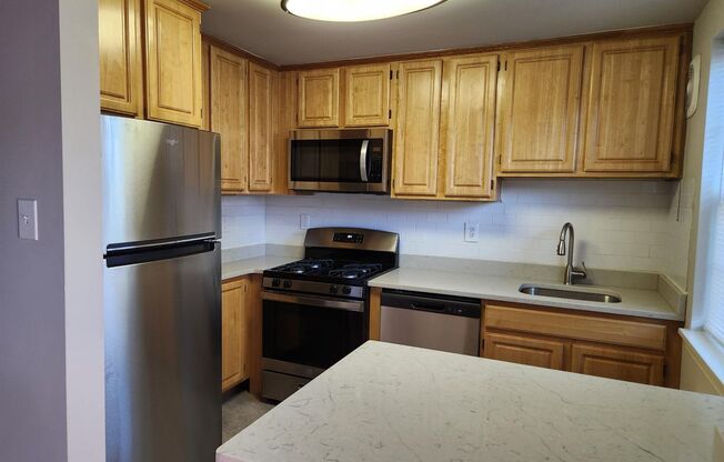 2 beds, 1 bath, 897 sqft, $2,205, Unit G-10