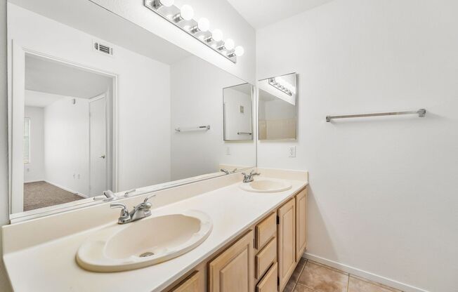 2 beds, 2 baths, $1,283, Unit # 1132 1132