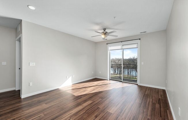 2 beds, 2 baths, 1,210 sqft, $1,950, Unit 520