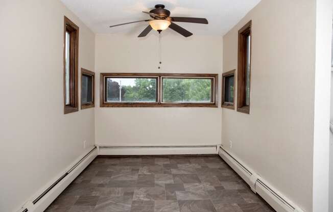 Bass Lake Crossing dining room with natural light